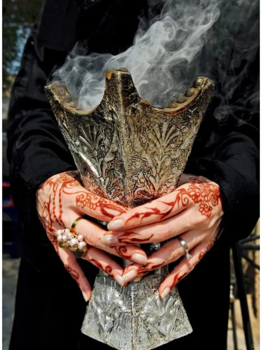 An incense burner for young people, exuding an air of dominance.